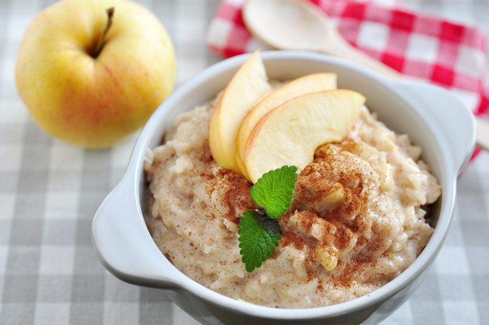 Baked apple and cinnamon porridge