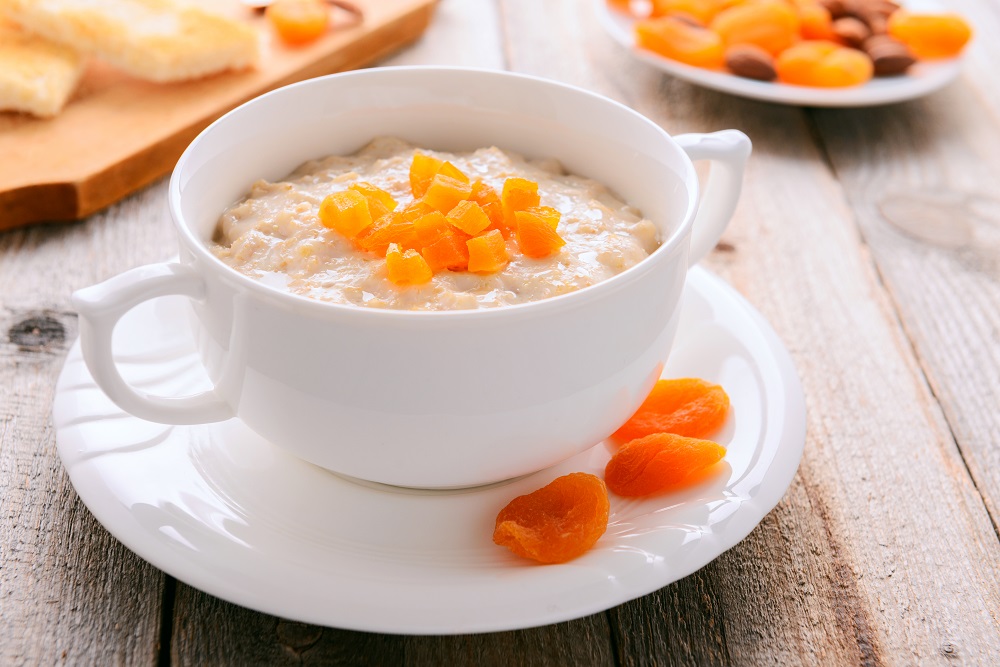 Porridge with apricots