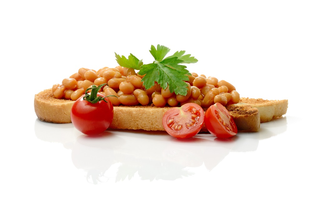 Baked beans on toast with tomatoes