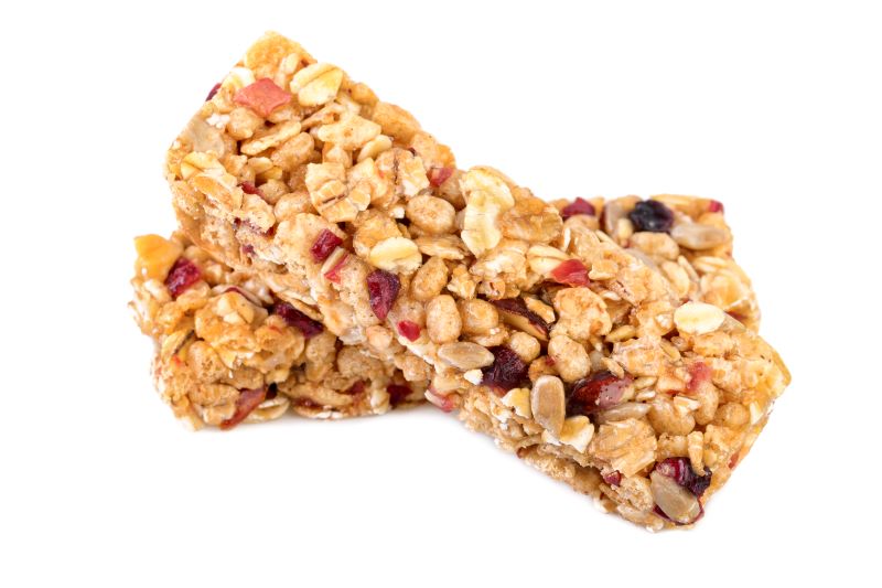 Cinnamon and berry cereal bars