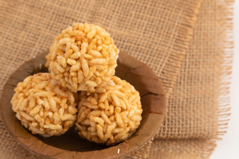 Crispy rice snowballs in a bowl.