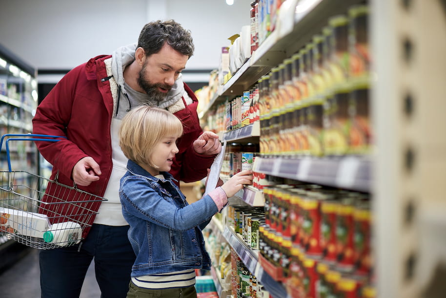 Photo of a dad and daughter going shopping 