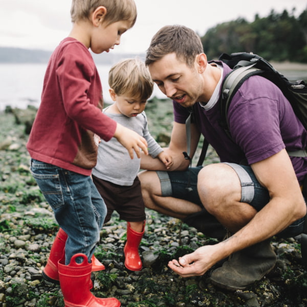 photo of dad with toddlers at the beach